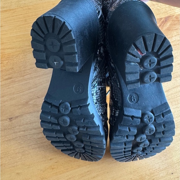 Time & Tru Stylish Black and Brown Lace-Up Ankle Boots With Side Zipper Size 9 - Picture 7 of 7